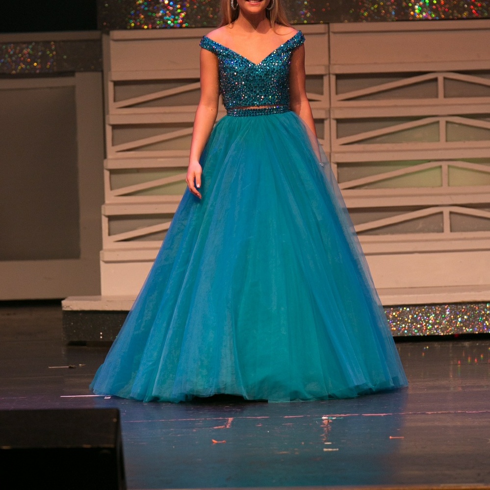 Dress - Picture 2 of 3